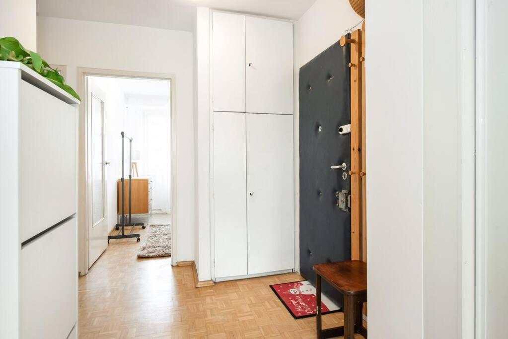 Room, Inflancka 19 Warsaw Exterior photo